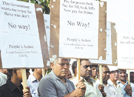 Members of United Residents Joint Action protesting against power tariff concessions to bureaucrats near Karkardooma crossing in East Delhi on Wednesday. 