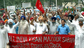 Activists of the Kirti Kisan Union and its affiliate All India Kisan Union staging a demonstration in Ludhiana against the misuse of Land Acquisition Act, 1895, by the Punjab Government