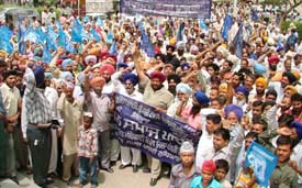 BSP workers staging a protest demonstration at the Mini Secretariat in Ludhiana on Thursday