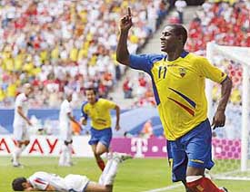 Ecuadors Agustin Delgado celebrates his goal against Costa Rica during their Group A match in Hamburg on Thursday