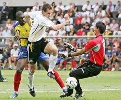 Germanys Miroslav Klose (centre) scores his teams second goal against Ecuador during their Group A match in Berlin on Tuesday. 