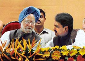 Prime Minister Manmohan Singh and Maharashtra Chief Minister Vilas Rao Deshmukh at the inauguration of the Mumbai Metro Rail project in Mumbai