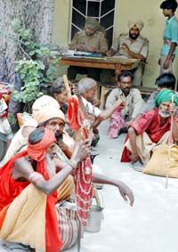 Beggars line up in a police station in Ludhiana 