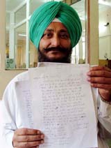 Avtar Singh Mullanpuri, working president of Lok Bhilai Party,shows the fax received from 16 youths from Kuwait