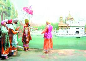 A diorama depicts Maharaja Ranjit Singh supervising the gold-plating of the Golden Temple.
