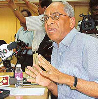 Chief Election Commissioner B.B. Tandon addresses a Press conference before leaving his office, at Nirvachan Sadan, in New Delhi on Thursday.