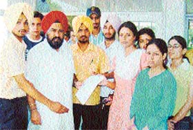 B.Ed students submit a memorandum to PPCC chief Shamsher Singh Dullo in Chandigarh