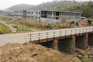 Land on the beds of seasonal rivulets costs five times less than at the prime location in Baddi