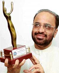 Kanwar Iqbal with his award.