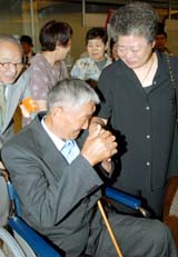 Yoshiteru Nakagawa, who was left on the Russian island of Sakhalin at the end of World War II, with his sister Tomiko Orui