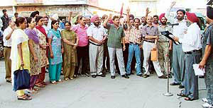 Bank employees protest against the management of Indian Bank in Ludhiana on Wednesday.