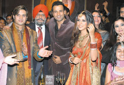 Jimmy Shergill, Om Puri, Rohit Roy, Neha Dhupia and Simon Singh during the shooting of Delhi Height in the Capital