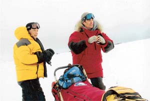 Bruce Greenwood and Paul Walker in Eight Below