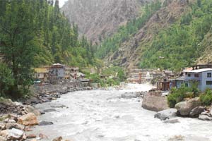 A view of Manikaran showing the Parvati river and Manikaran Sahib Gurdwara