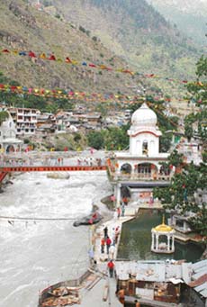 Manikaran Sahib Gurdwara was built in memory of Guru Nanak