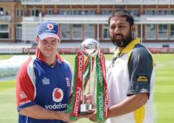 Englands cricket captain Andrew Strauss (left) and his Pakistani counterpart Inzamam-ul-Haq pose with the trophy for the Test series at the Lords cricket ground in London on Tuesday. The first Test starts on Thursday. 