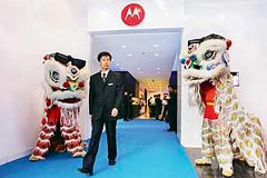 Lion dancers perform at the opening ceremony of Motorolas new flagship store in Shanghai