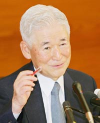 Bank of Japan (BoJ) Governor Toshihiko Fukui answers queries at a news conference at the BoJ head office in Tokyo