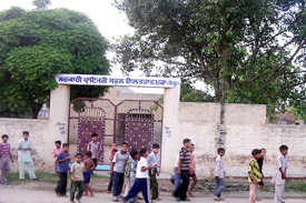 Children of Ilatfatpura village, near Ahmedgarh, in front of the existing primary school