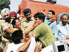 The Bathinda MP, Bibi Paramjeet Kaur Gulshan, slaps her party worker who was obstructing the Finance Ministers political secretary, Mr Anil Bhola, from embarking on the engine of the Bathinda-Jammu Tawi train during its inaugural run