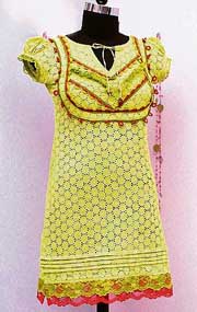 Puffed up dresses are sure show stealers in the city, be it baloon skirts or tunics with puffed sleaves.