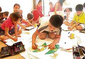 Tiny tots painting at the YES bank were a visual delight to watch. 