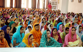 Students of Guru Nank Girls College, Model Town, Ludhiana, at the akhand path in the college
