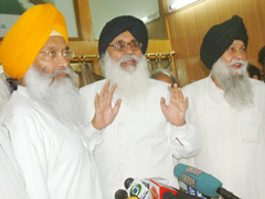 Parkash Singh Badal (centre) at a press conference after a meeting of the Political Affairs Committee of SAD in Amritsar 