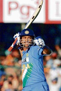 Even brilliant batsmen like Dhoni wont find it easy to switch over from one form of the game to another
