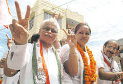Congress candidate Seema Luthra with DPCC president Ram Babu Sharma and former MP R.K. Anand taking out a rally