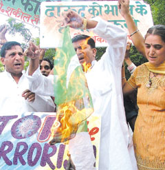 Activists from the All India Muslim Youth Anti-Terrorist Front shout slogans against Pakistan President Pervez Musharraf and burn the flag of Pakistan, demanding the custody of don Dawood Ibrahim and Hizbul Mujahideen chief Syed Salahuddin, in the Capital