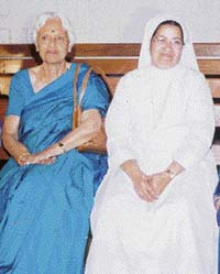Vimla Kitchlu, who passed out in 1934, with Sister Jacintha Noronha, the Principal