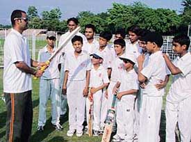 Dinesh Mongia gives tips to budding cricketers at the Sector 16 cricket stadium