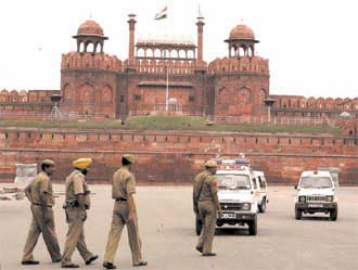 Police personnel outside the Red Fort after receiving a bomb call on Monday.