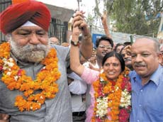 Meera Kanwaria, who won the Subhash Nagar bypoll, with the BJP Delhi president, Dr Harsh Vardhan, and party MLA Harsharan Singh Balli in the Capital on Tuesday.