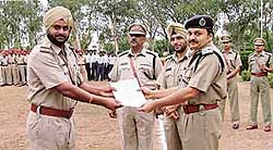 DIG, Ludhiana, honours Sub-Inspector G.S. Bains for his role in arresting notorious gangster Nirdosh Dhand.
