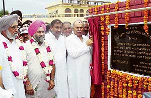 Mr Surinder Singla, Finance, Planning and Health Minister, inaugurates newly constructed Bhagat Tarsem Lal Charitable Hospital at Jassian Road, Haibowal Kallan, Ludhiana, on Monday.