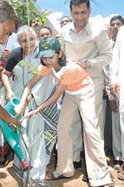 Chief Minister Sheila Dikshit with Environment Minister Raj Kumar Chauhan and schoolchildren planting a tree in the Capital on Tuesday.