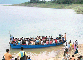 Villagers risk their life to get a darshan of Naina Devi in overcrowded boats.