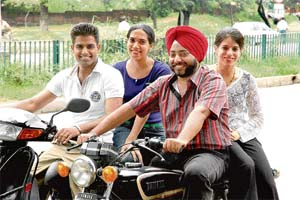 Karan Sharma, Sarabjyot, Sophie and Jasmeet Shan chilling out on Friendship Day