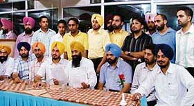 Mr Sharnjit Singh Dhillon, president of the Youth Akali Dal, addresses a press conference along with leaders of the Students Organisation of India in Ludhiana