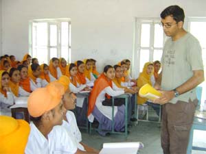 Students of the Khadur Sahib area receive coaching for competitive examinations under the Gyan Sewa project.