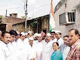 Congress leaders at the “Quit India Movement” anniversary celebrations in Ludhiana on Wednesday.
