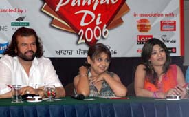 Hans Raj Hans, Anamika and Komal at the audition for music talent hunt show Awaaz Punjab Di in Ludhiana