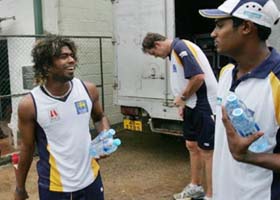 Sri Lankas Malinga Bandara talks to team-mate Dilhara Fernando after an indoor practice session in Colombo