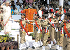 Chief Minister Sheila Dikshit taking the salute of NCC cadets during the 60th Independence Day celebration at Chhatrasal Stadium