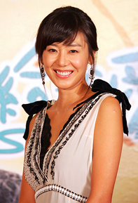 South Korean actress Youn Jung-hee poses for photographers at a conference to promote her new TV series "Sky" in Taipei on Wednesday. 