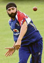 Englands Monty Panesar bowls during a practice session at the Oval in London on Wednesday.