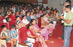 Memory man Biswaroop Roy Choudhary addresses a seminar organised by Tribune-in-Education at Makhan Shah Lubhana Bhavan in Sector 30, Chandigarh, on Friday.