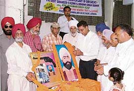 Members of the Shaheed Udham Singh Memorial Trust pay tributes to the martyr on his 66th martyrdom anniversary in Ludhiana on Saturday.